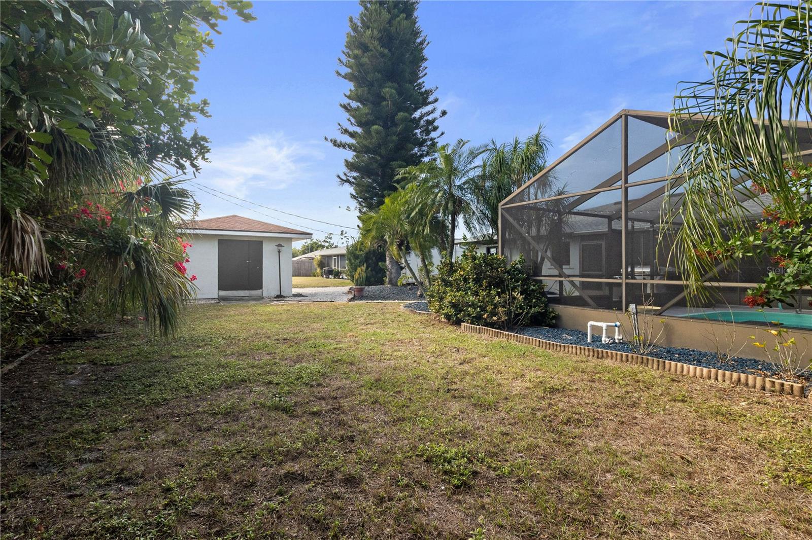 Listing photo id 31 for 7234 Mamouth Street