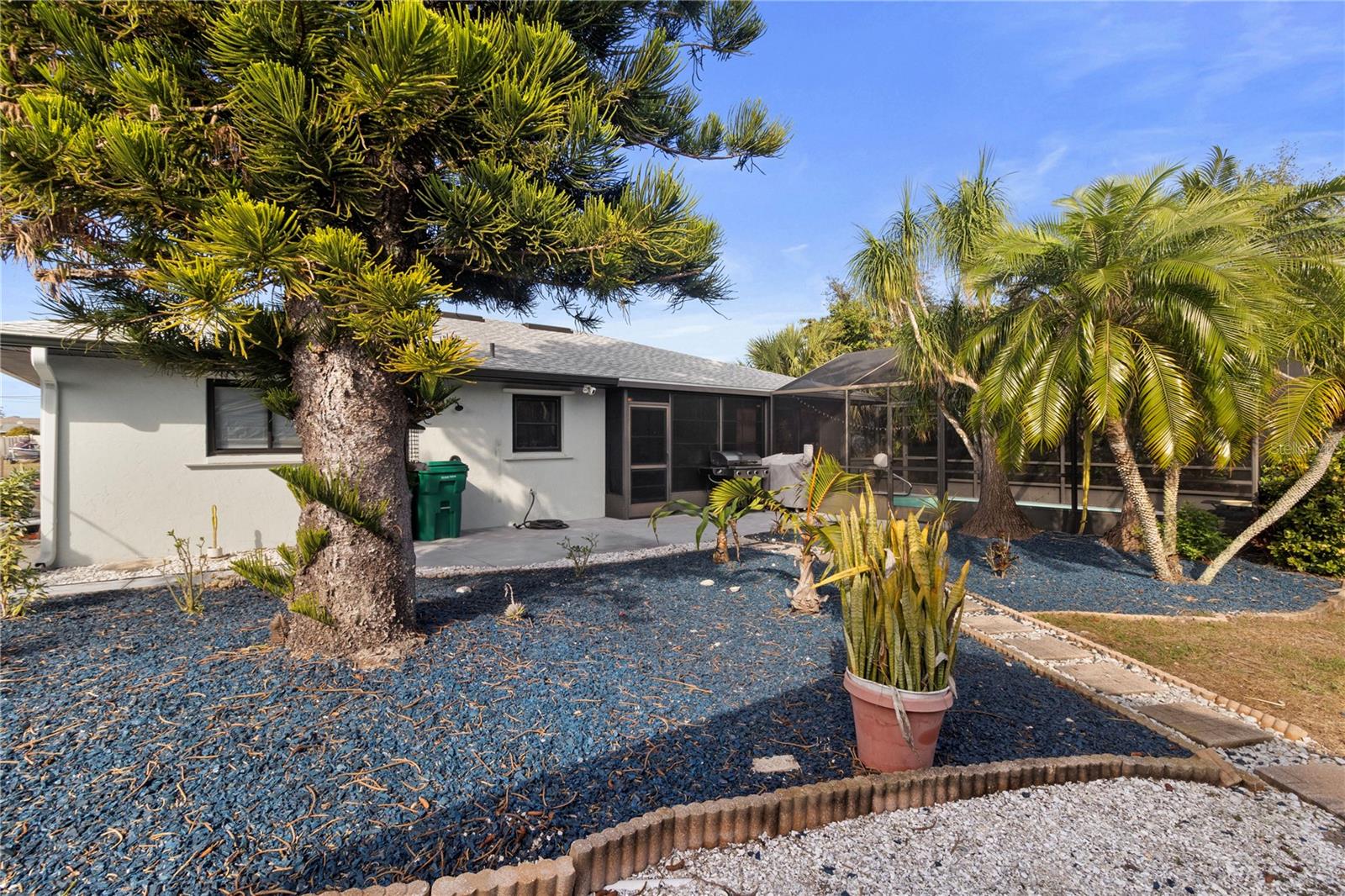 Listing photo id 32 for 7234 Mamouth Street