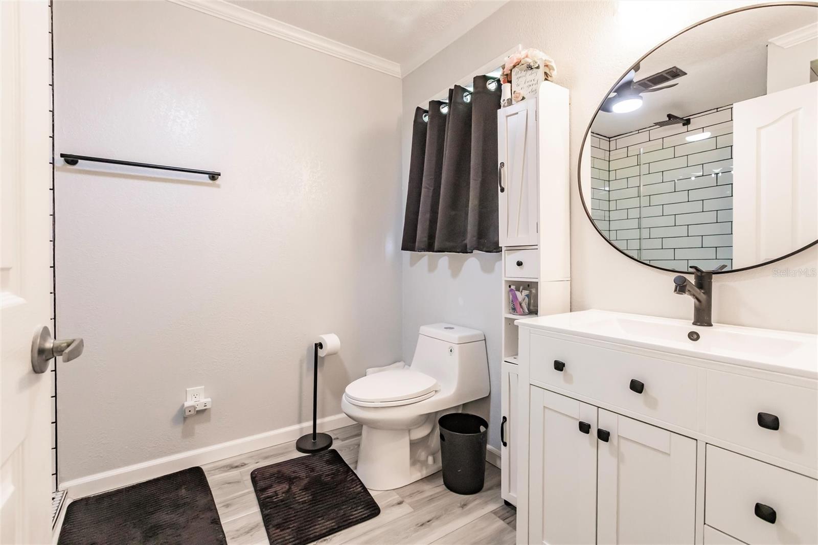 Image 11 of 40 For 21 Rotterdam Drive