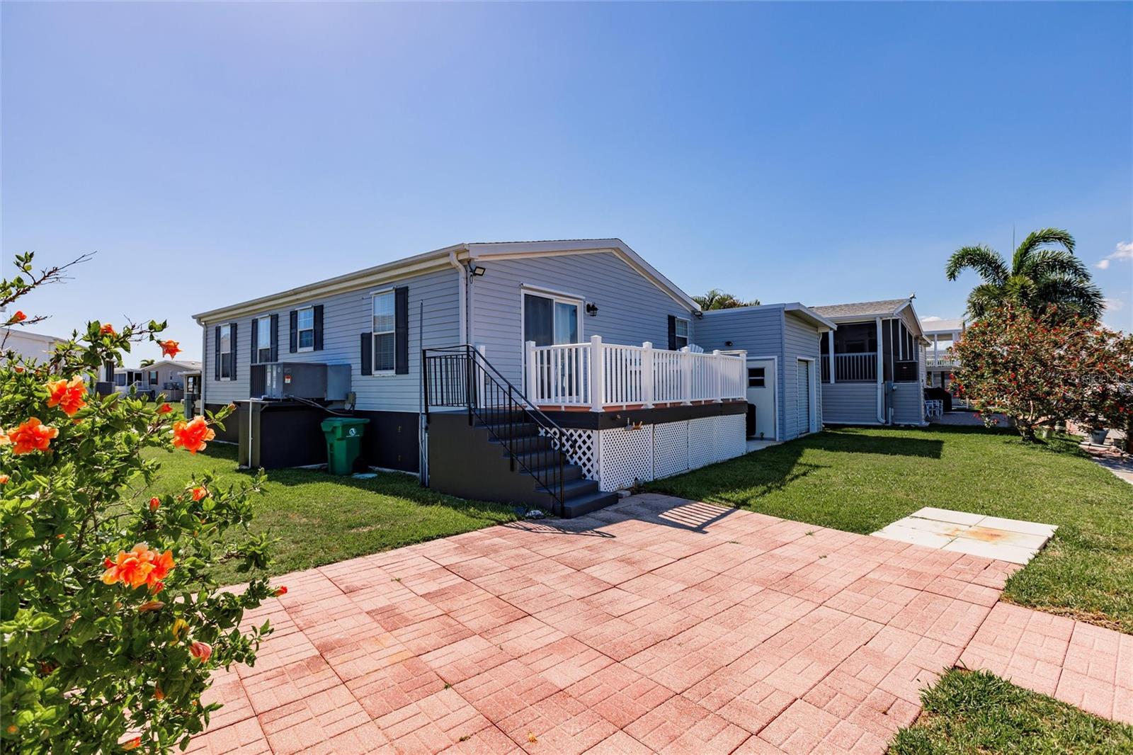 Image 21 of 40 For 21 Rotterdam Drive