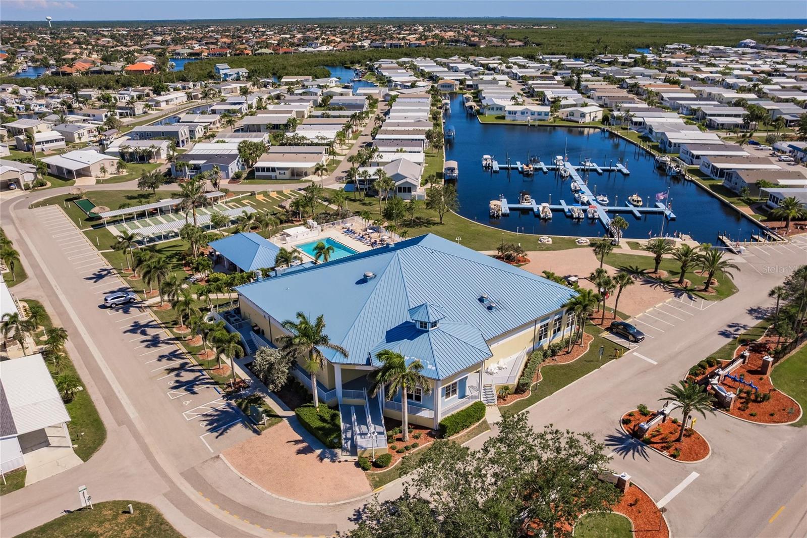 Image 35 of 40 For 21 Rotterdam Drive