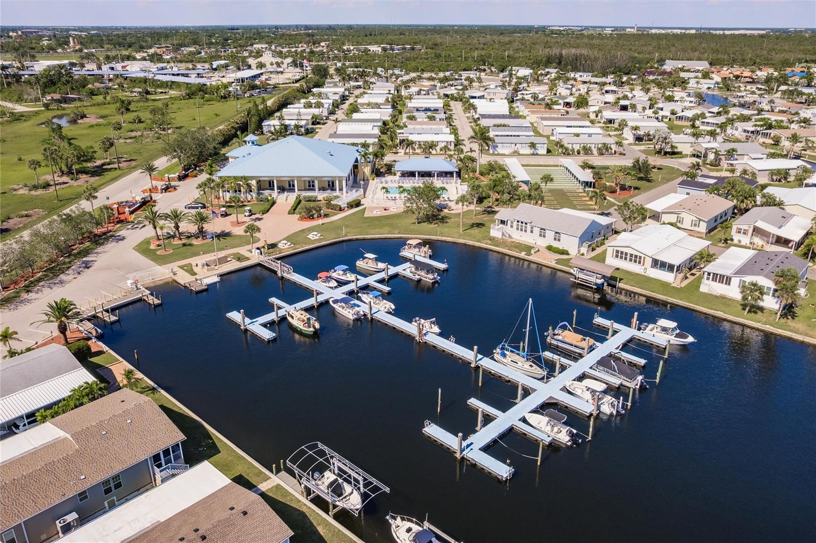 Image 36 of 40 For 21 Rotterdam Drive