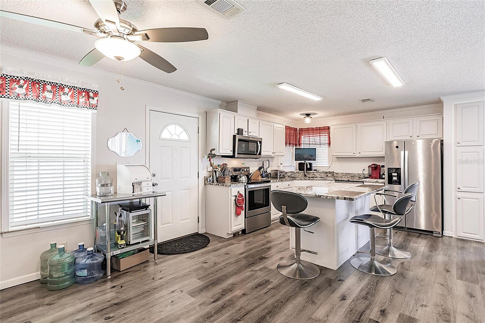 Image 5 of 40 For 21 Rotterdam Drive