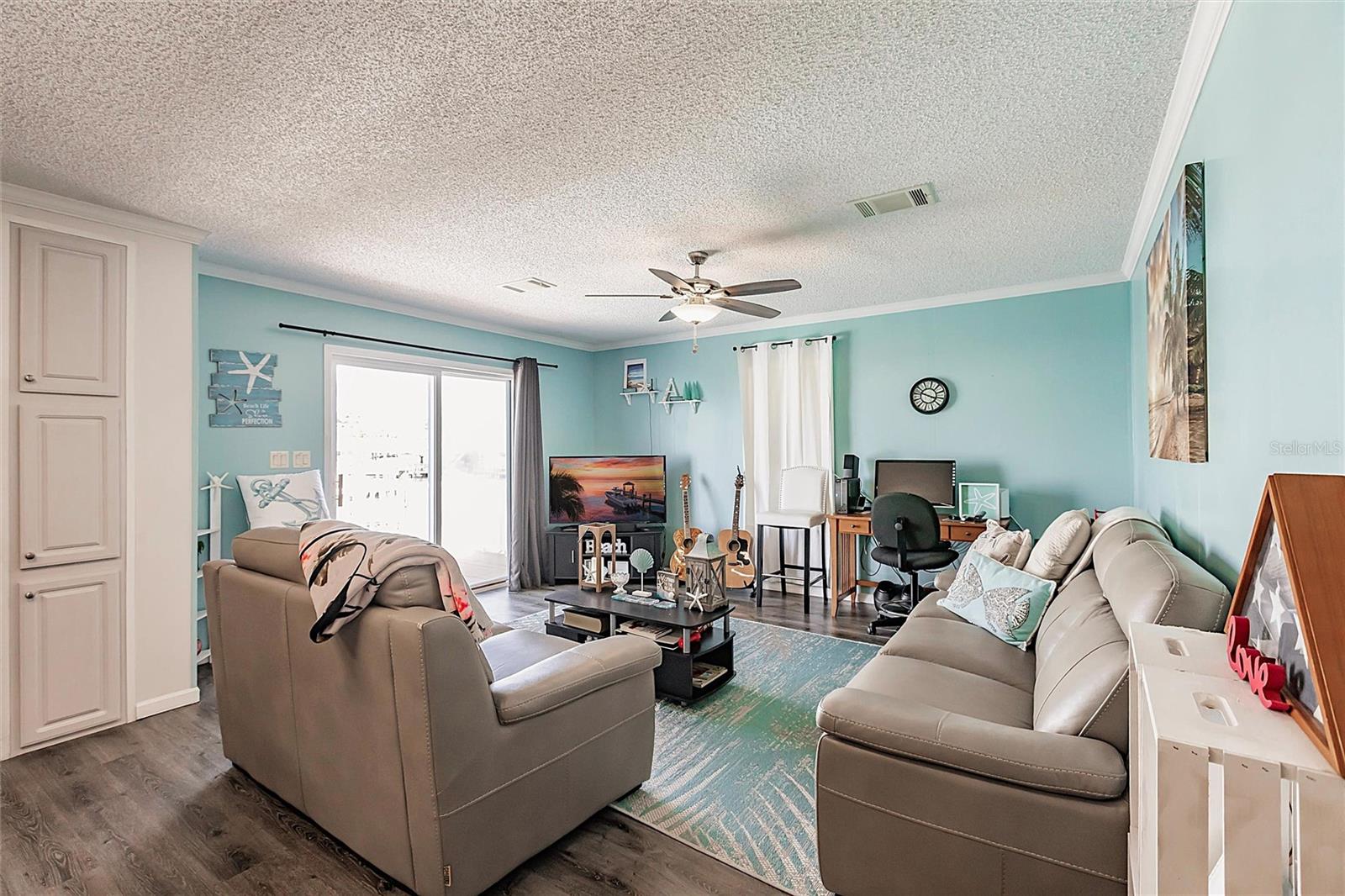 Image 6 of 40 For 21 Rotterdam Drive