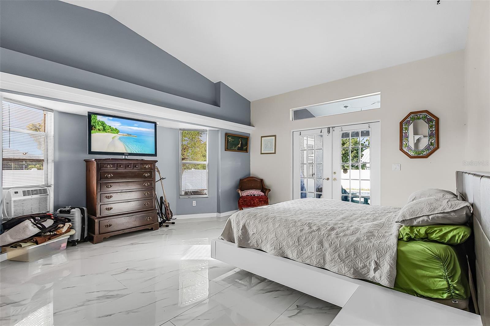 Image 12 of 28 For 211 47th Street