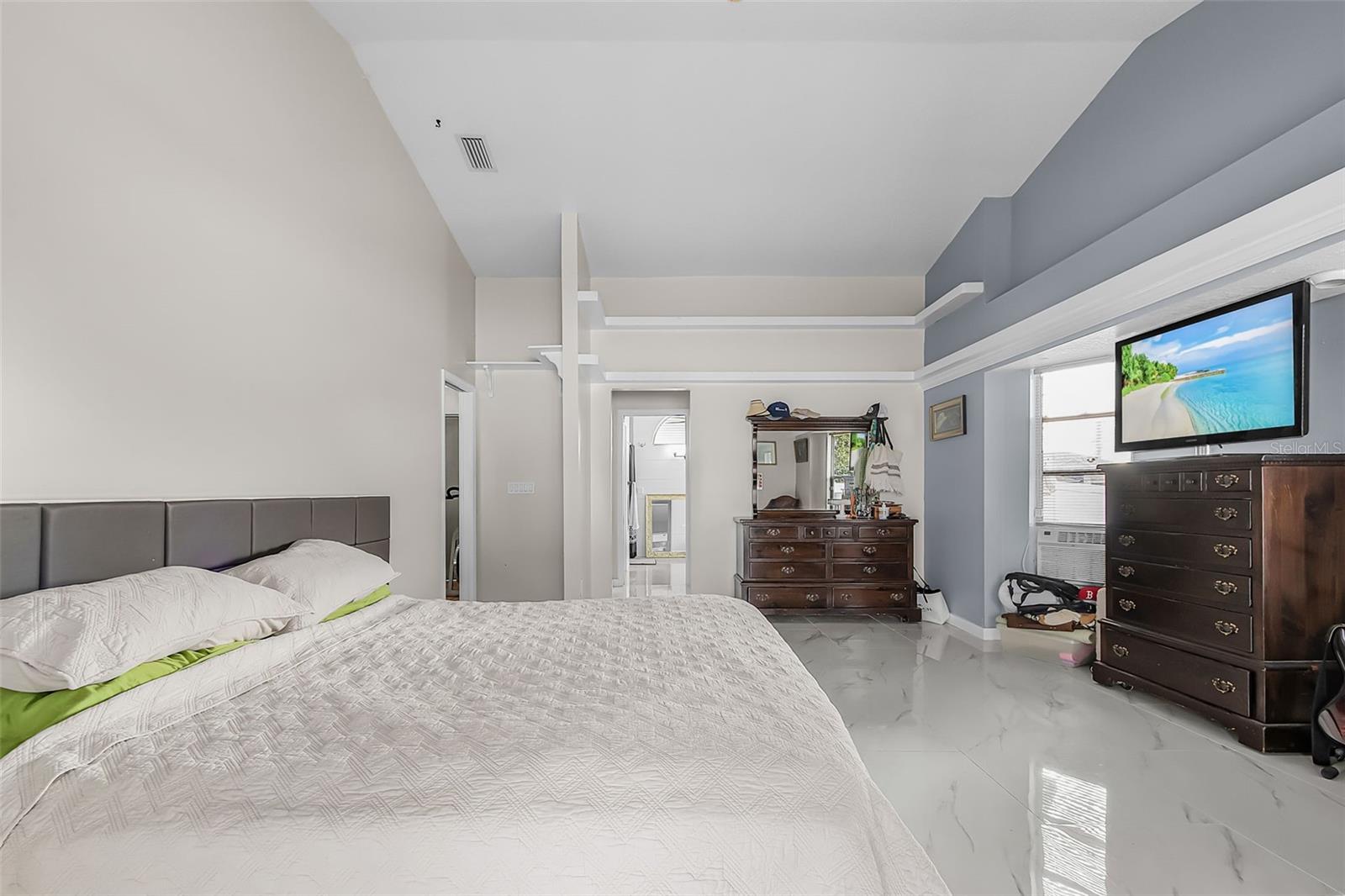 Image 13 of 28 For 211 47th Street