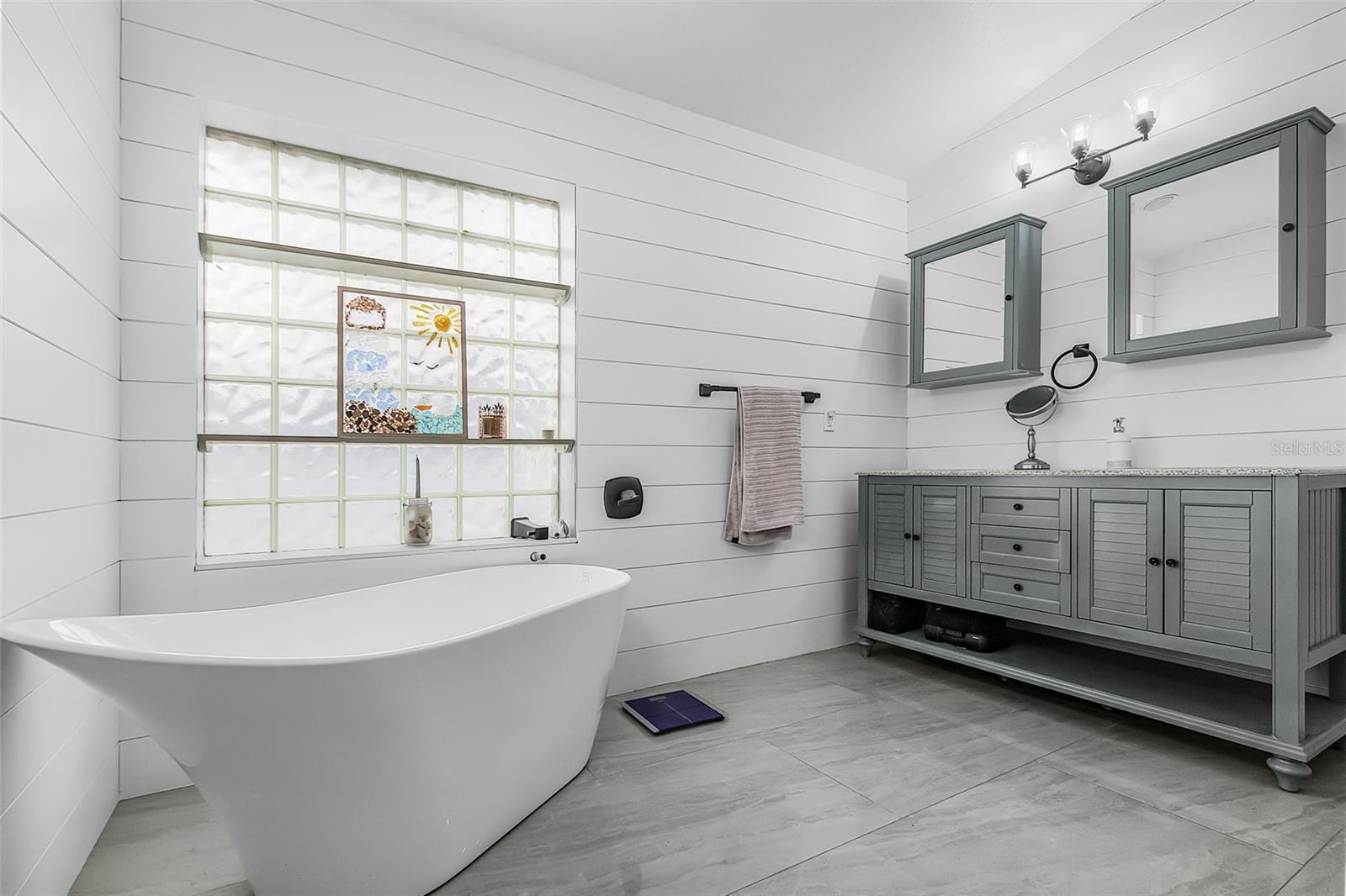 Image 15 of 28 For 211 47th Street