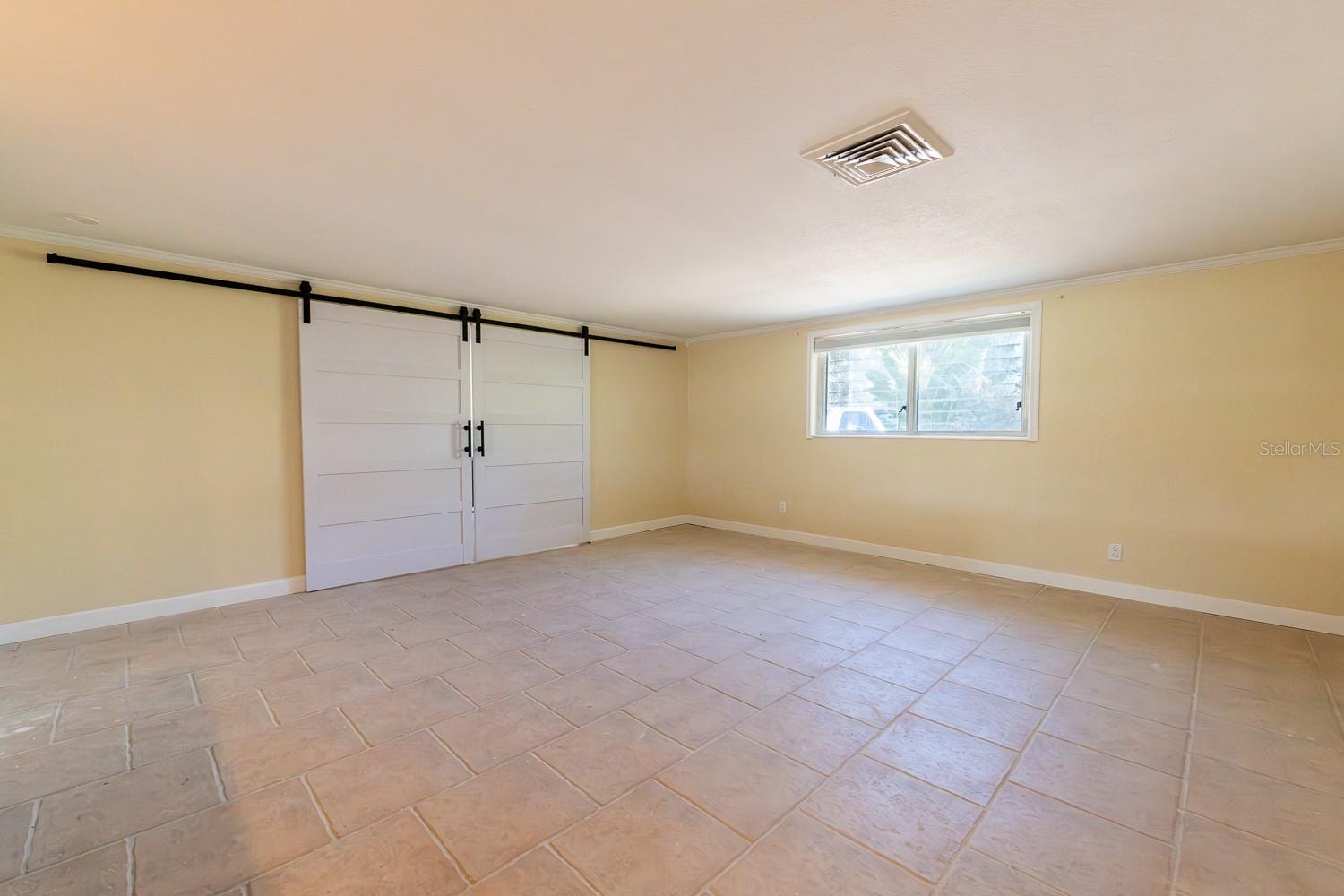 Image 18 of 29 For 410 Charlotte Avenue