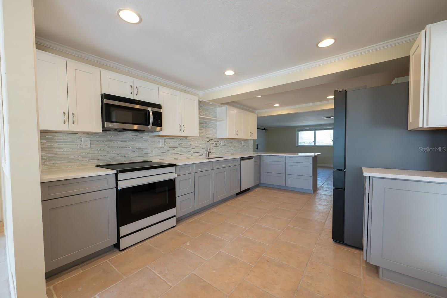 Image 6 of 29 For 410 Charlotte Avenue