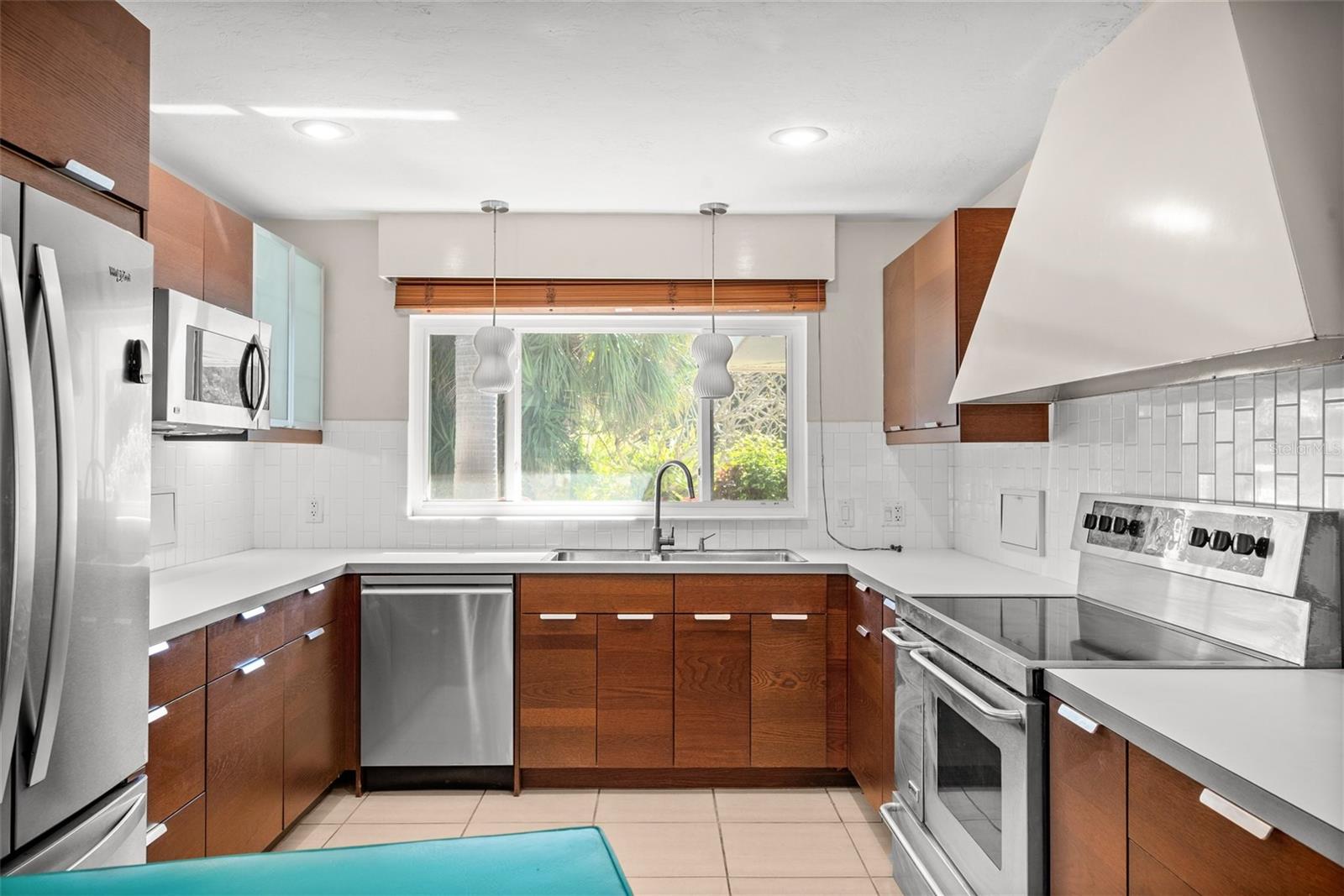 Image 3 of 38 For 801 Pinellas Point Drive S