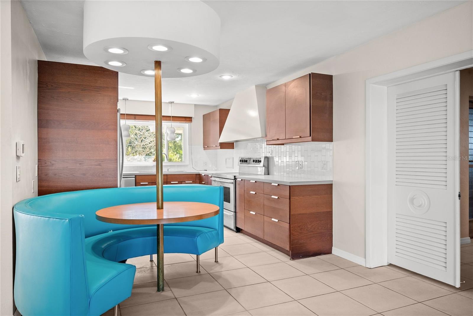 Image 4 of 38 For 801 Pinellas Point Drive S