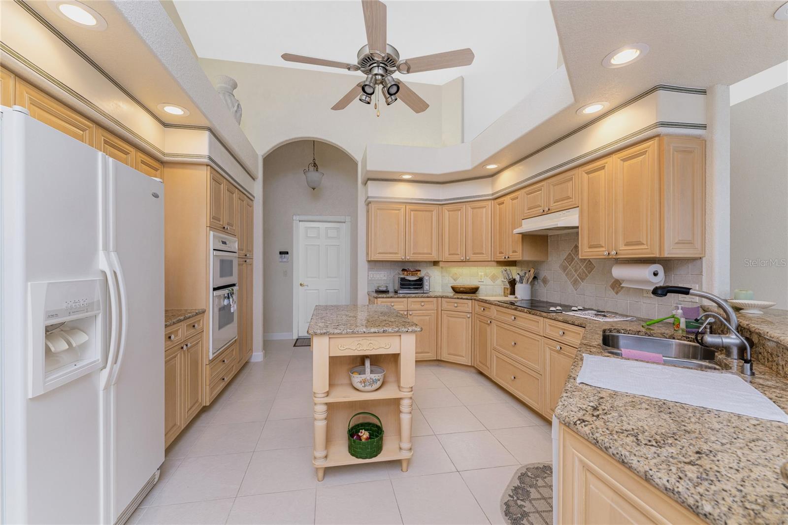 Image 23 of 79 For 12109 Kingsway Circle