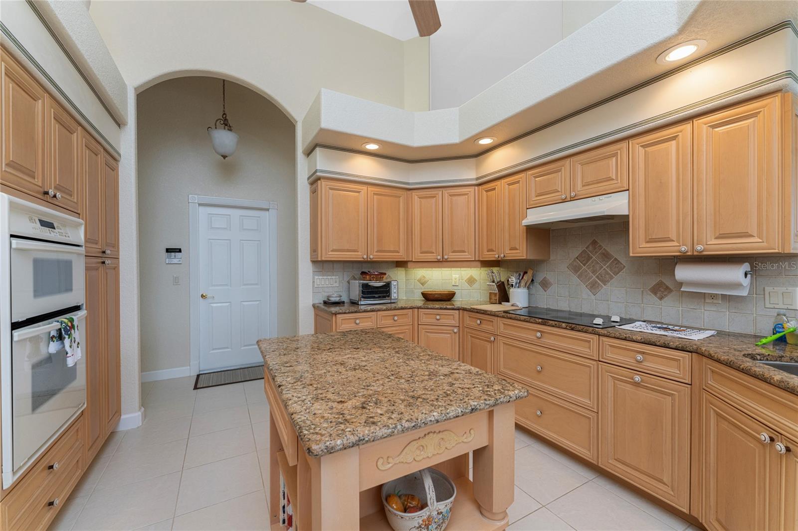 Image 24 of 79 For 12109 Kingsway Circle