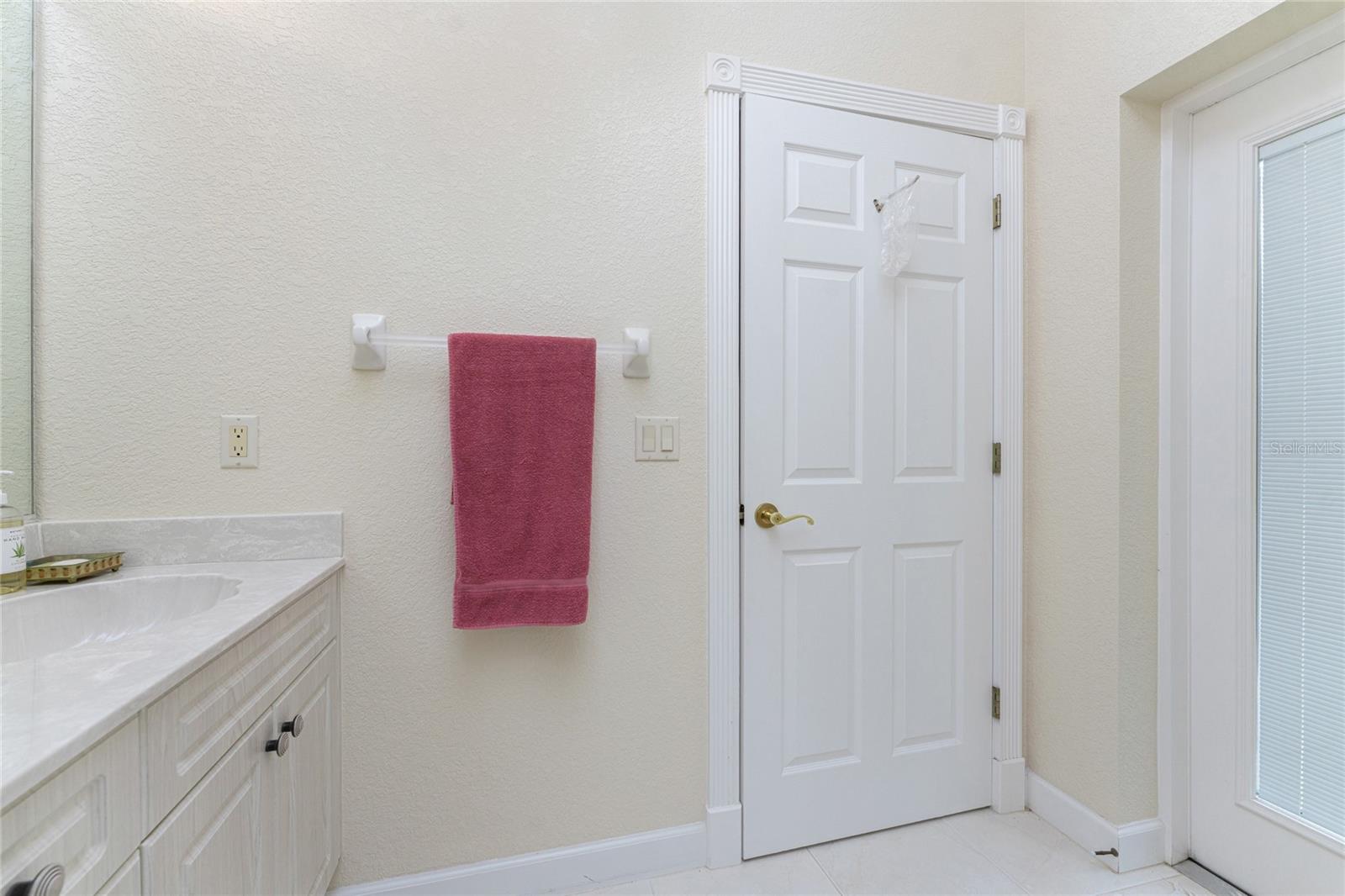 Image 30 of 79 For 12109 Kingsway Circle