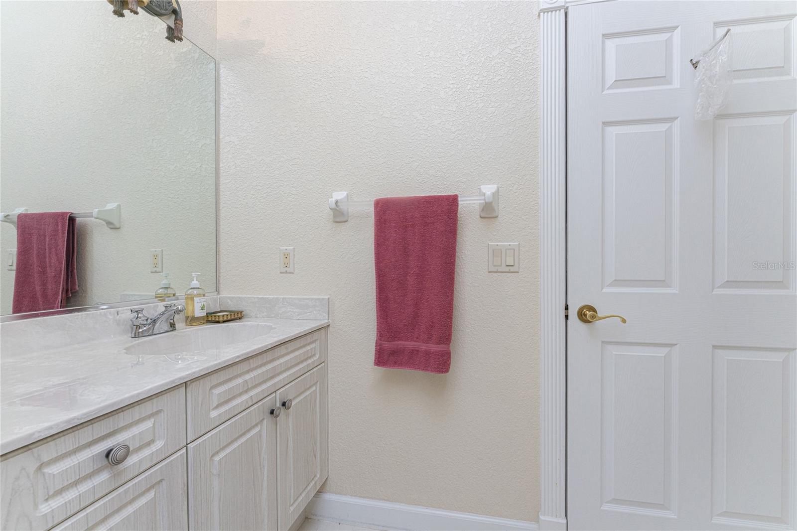 Image 31 of 79 For 12109 Kingsway Circle