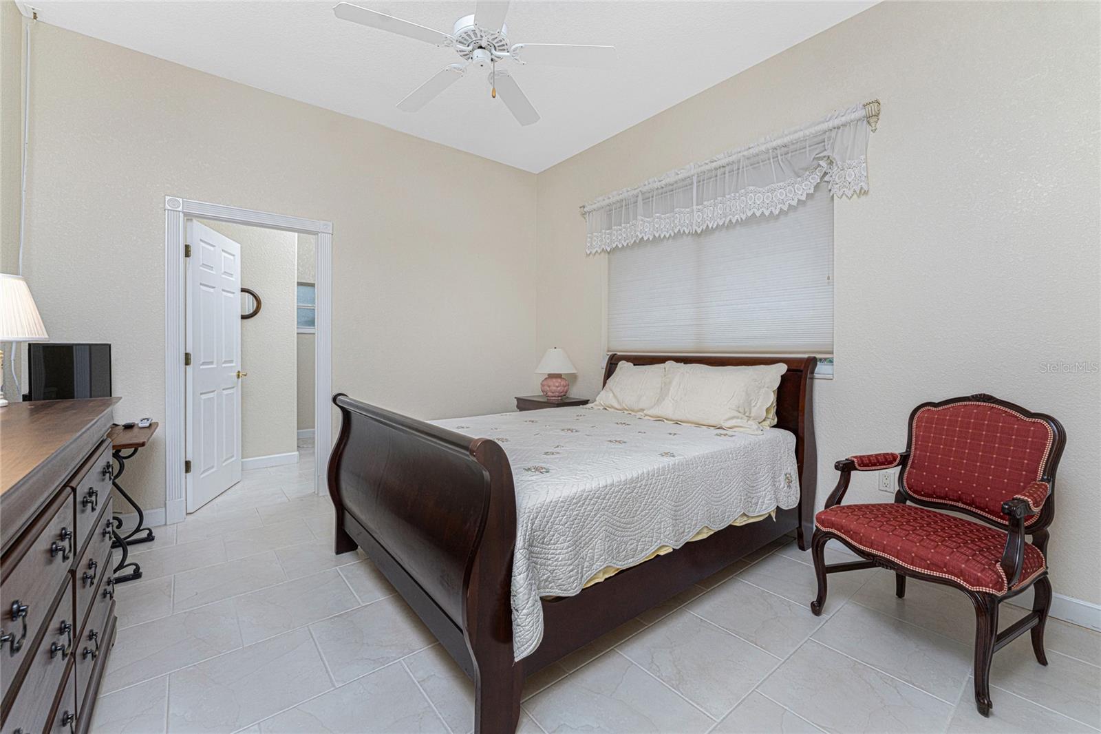 Image 32 of 79 For 12109 Kingsway Circle