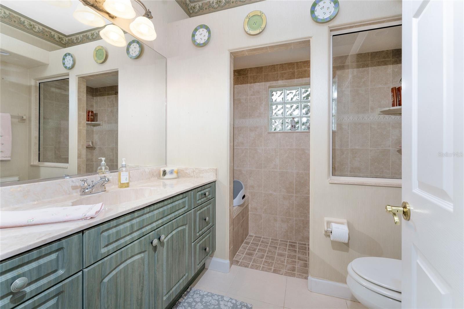 Image 34 of 79 For 12109 Kingsway Circle