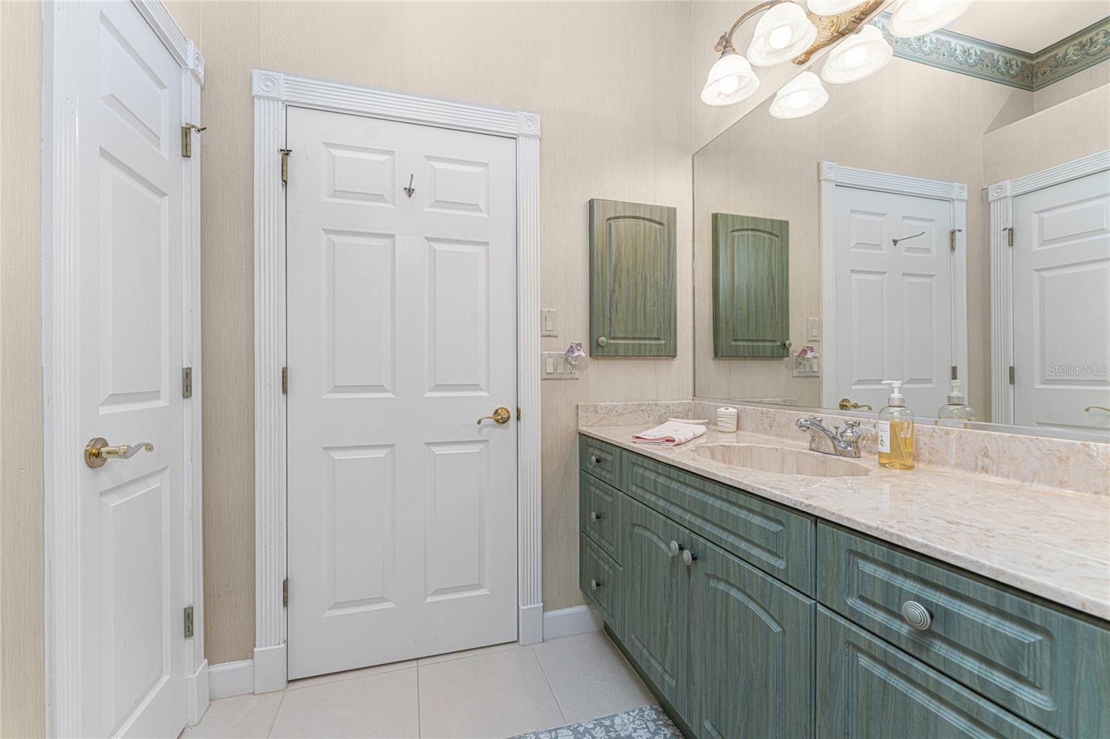 Image 36 of 79 For 12109 Kingsway Circle