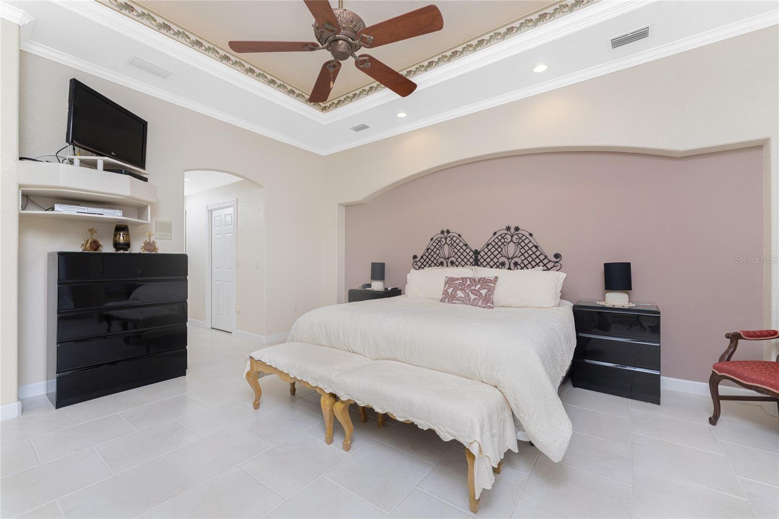 Image 41 of 79 For 12109 Kingsway Circle