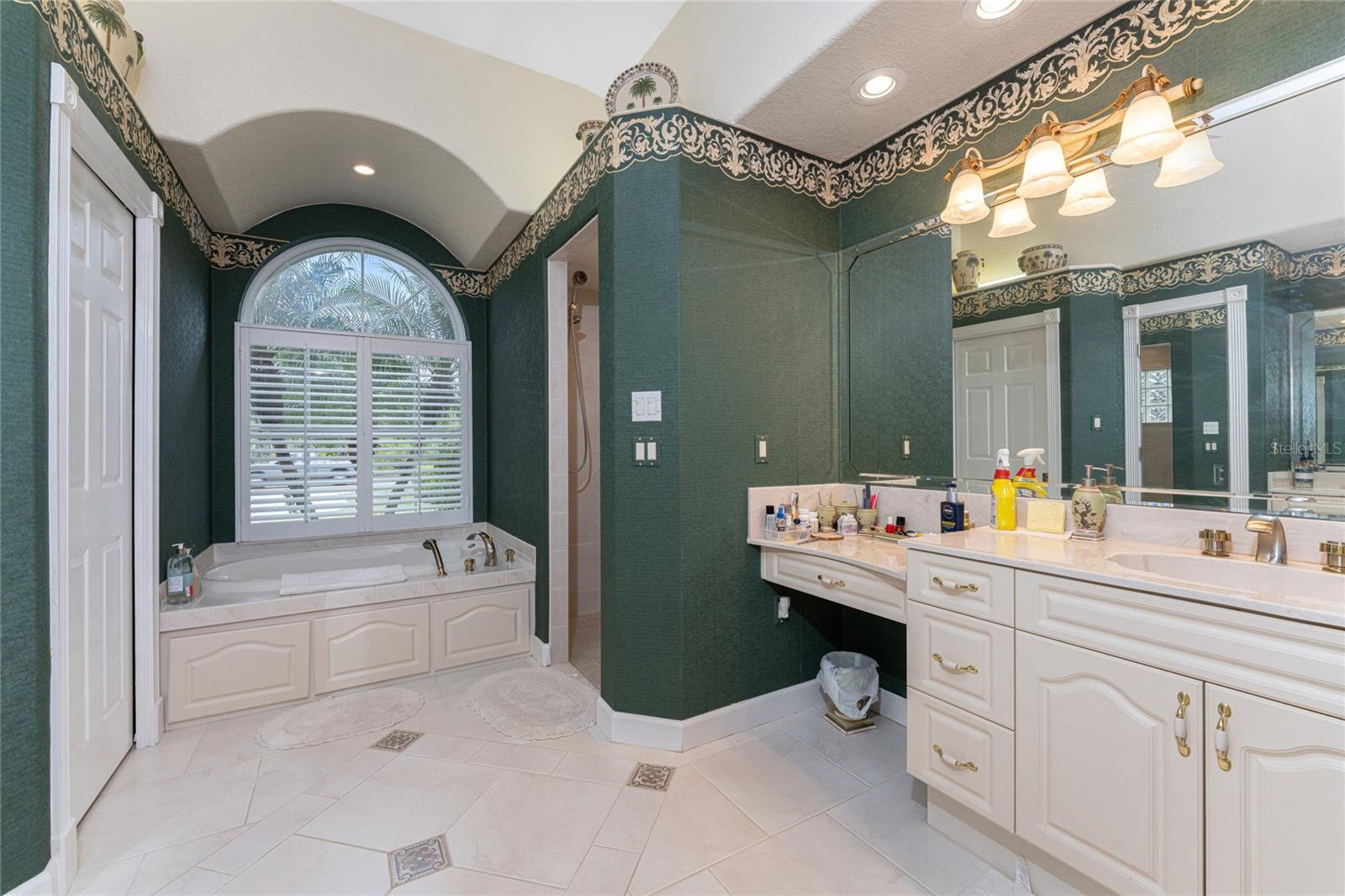 Image 44 of 79 For 12109 Kingsway Circle