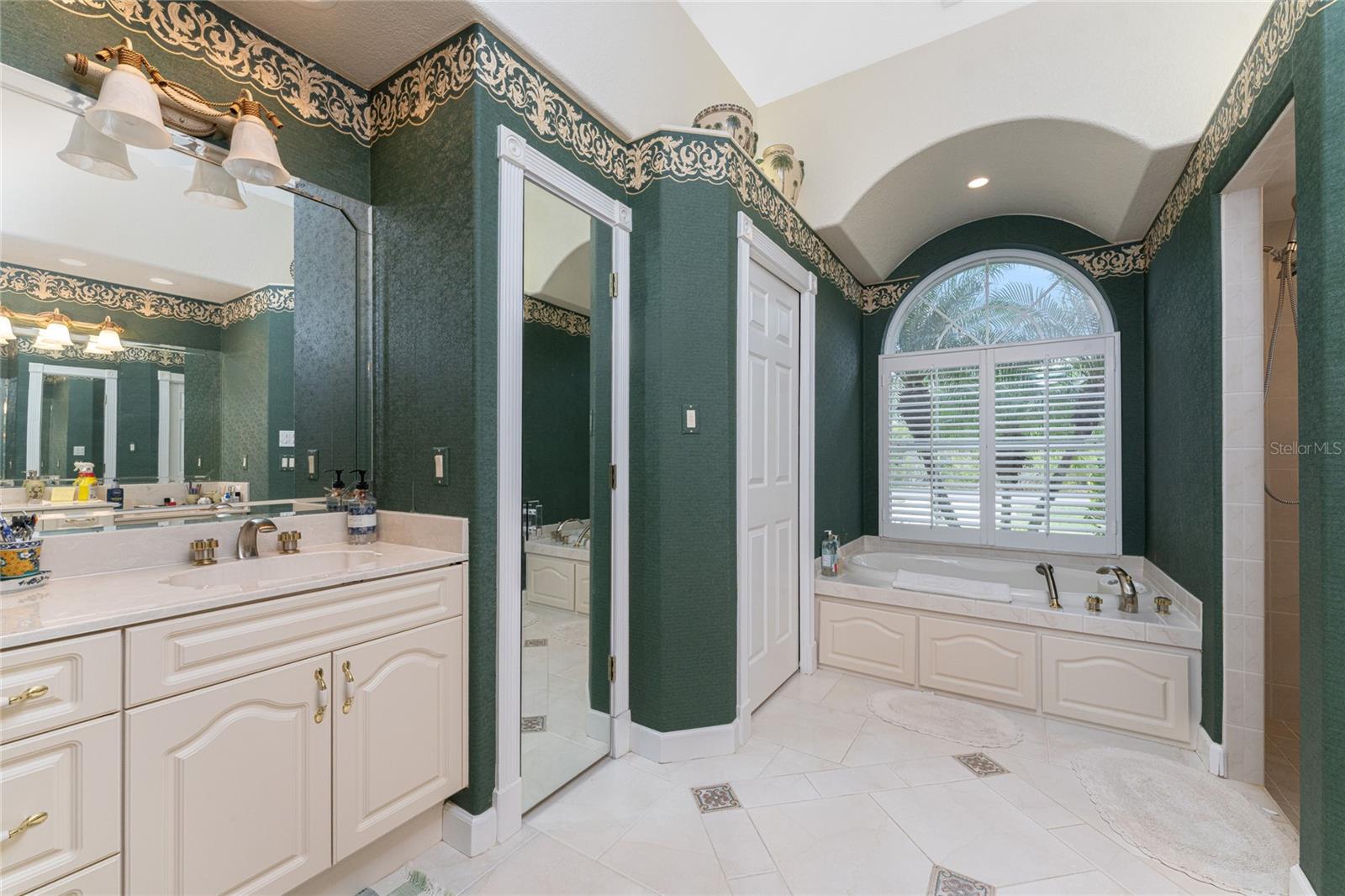 Image 45 of 79 For 12109 Kingsway Circle