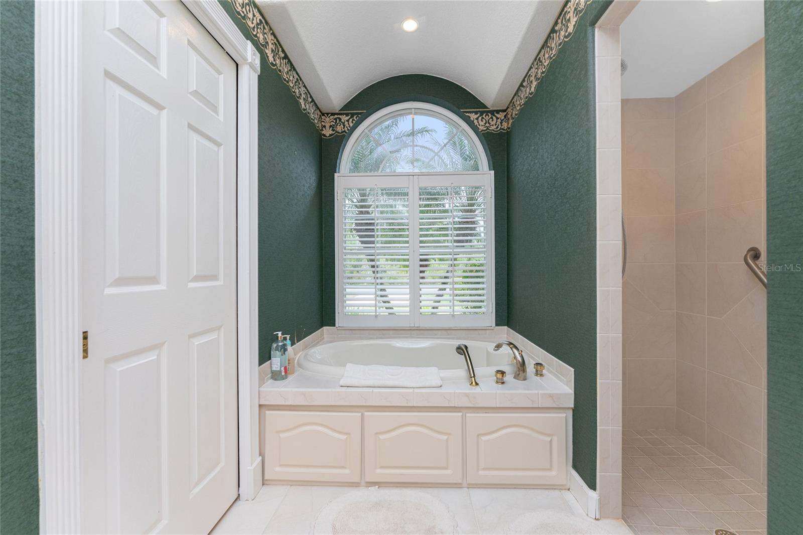 Image 46 of 79 For 12109 Kingsway Circle