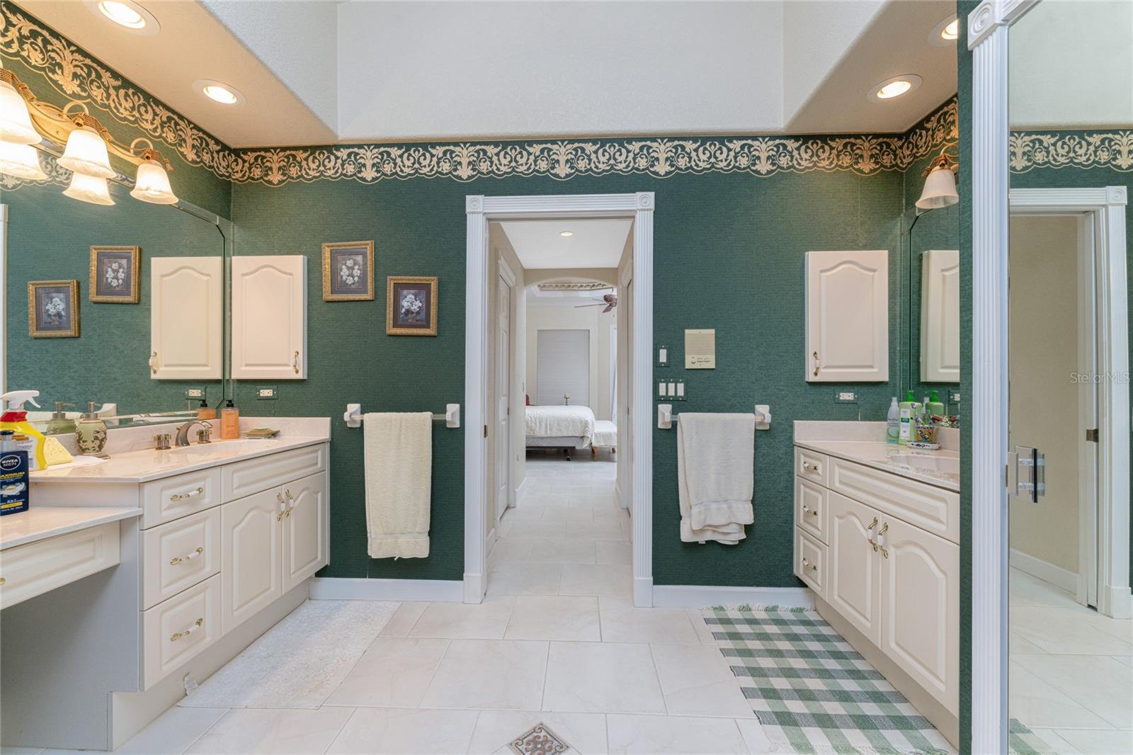 Image 47 of 79 For 12109 Kingsway Circle