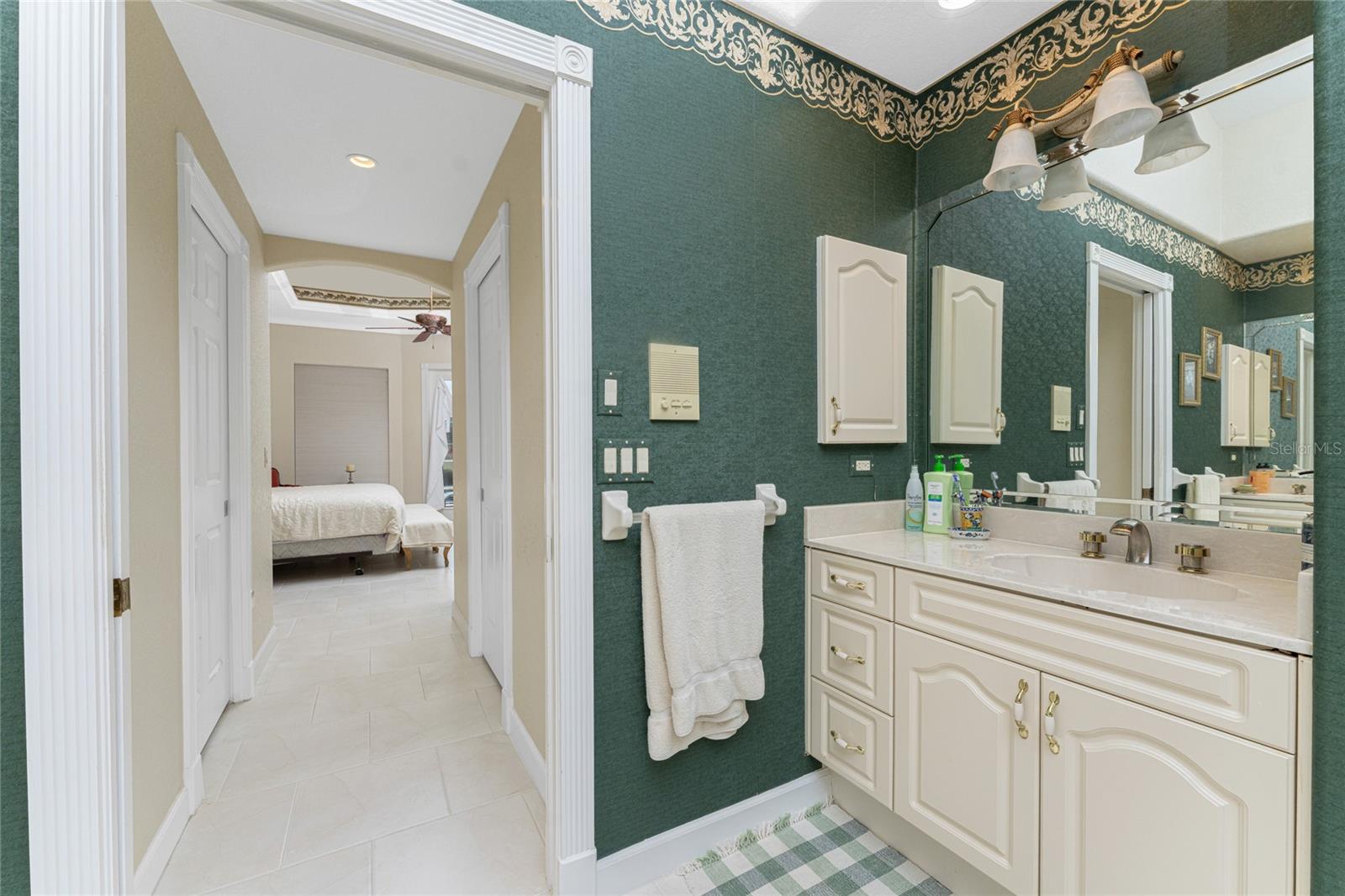 Image 49 of 79 For 12109 Kingsway Circle