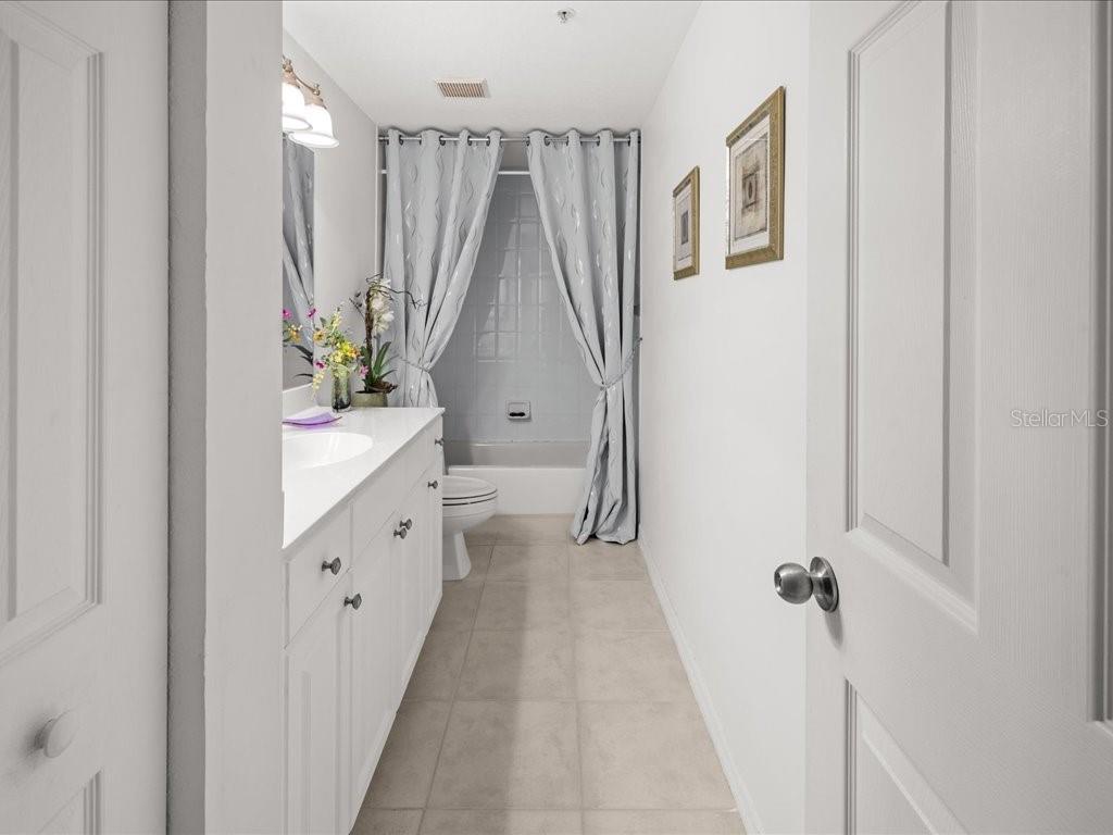 Image 27 of 50 For 200 Harbor Walk Drive 233