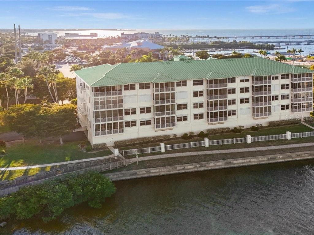 Image 42 of 50 For 200 Harbor Walk Drive 233