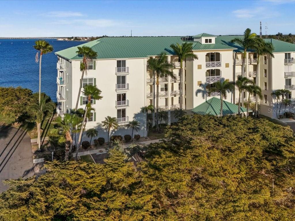 Image 43 of 50 For 200 Harbor Walk Drive 233