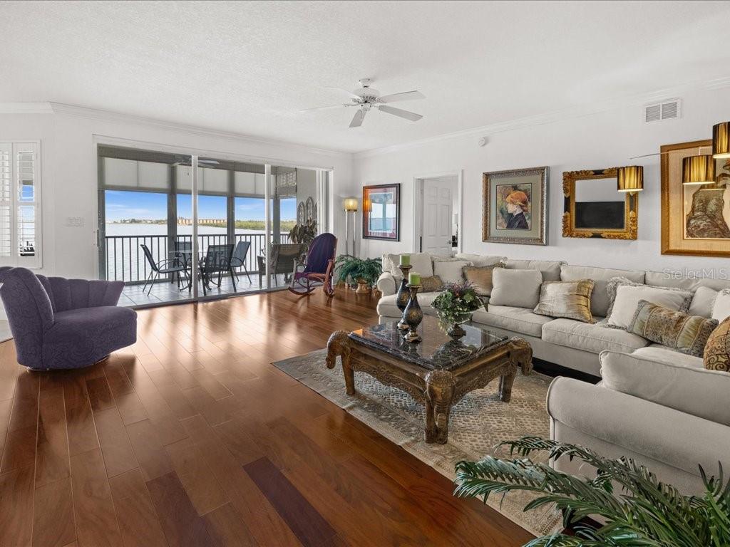 Image 7 of 50 For 200 Harbor Walk Drive 233