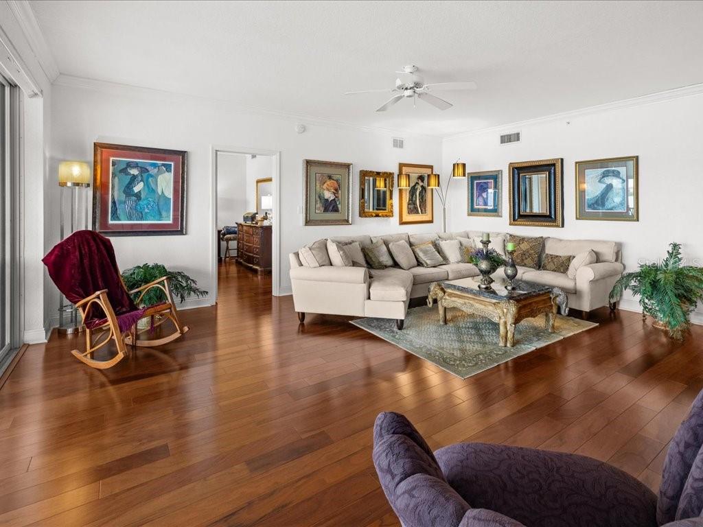 Image 8 of 50 For 200 Harbor Walk Drive 233