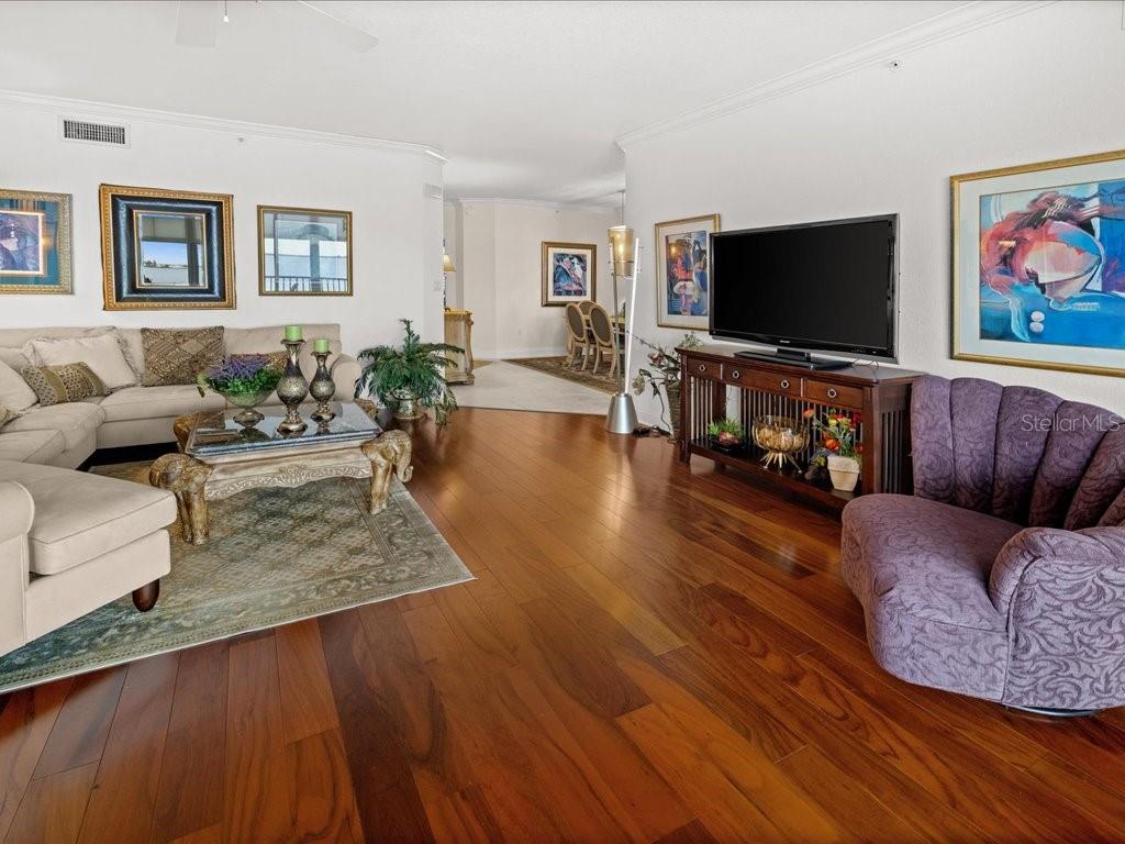 Image 9 of 50 For 200 Harbor Walk Drive 233