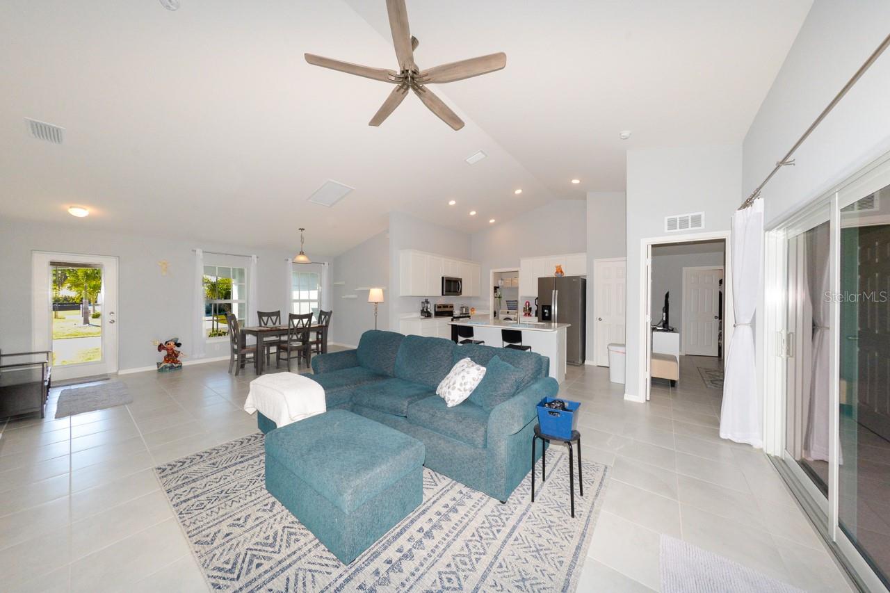 Image 8 of 42 For 25548 Prada Drive