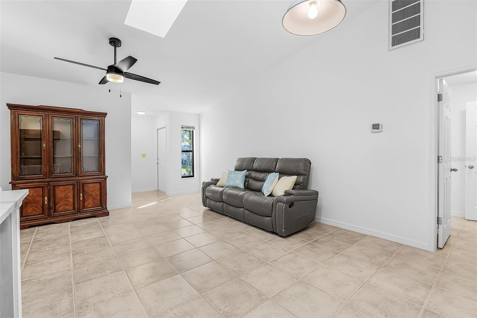 Image 16 of 27 For 1518 Courtyards Lane 199