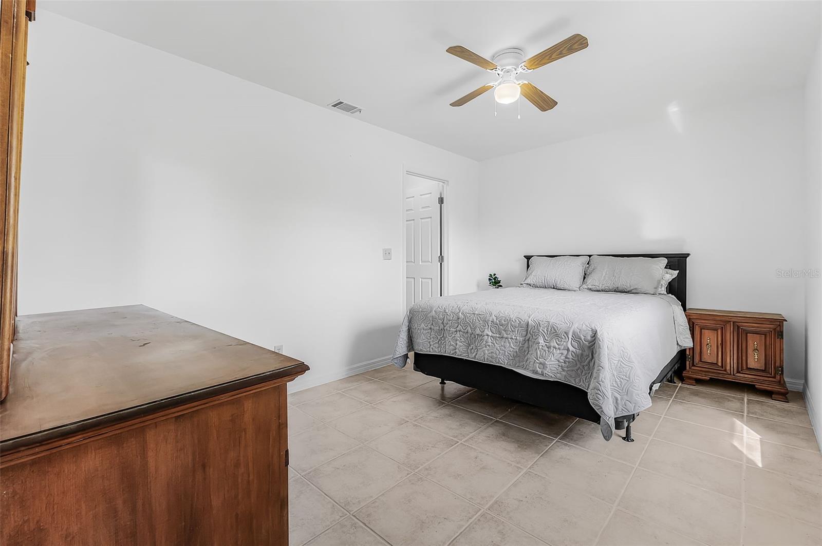 Image 22 of 27 For 1518 Courtyards Lane 199