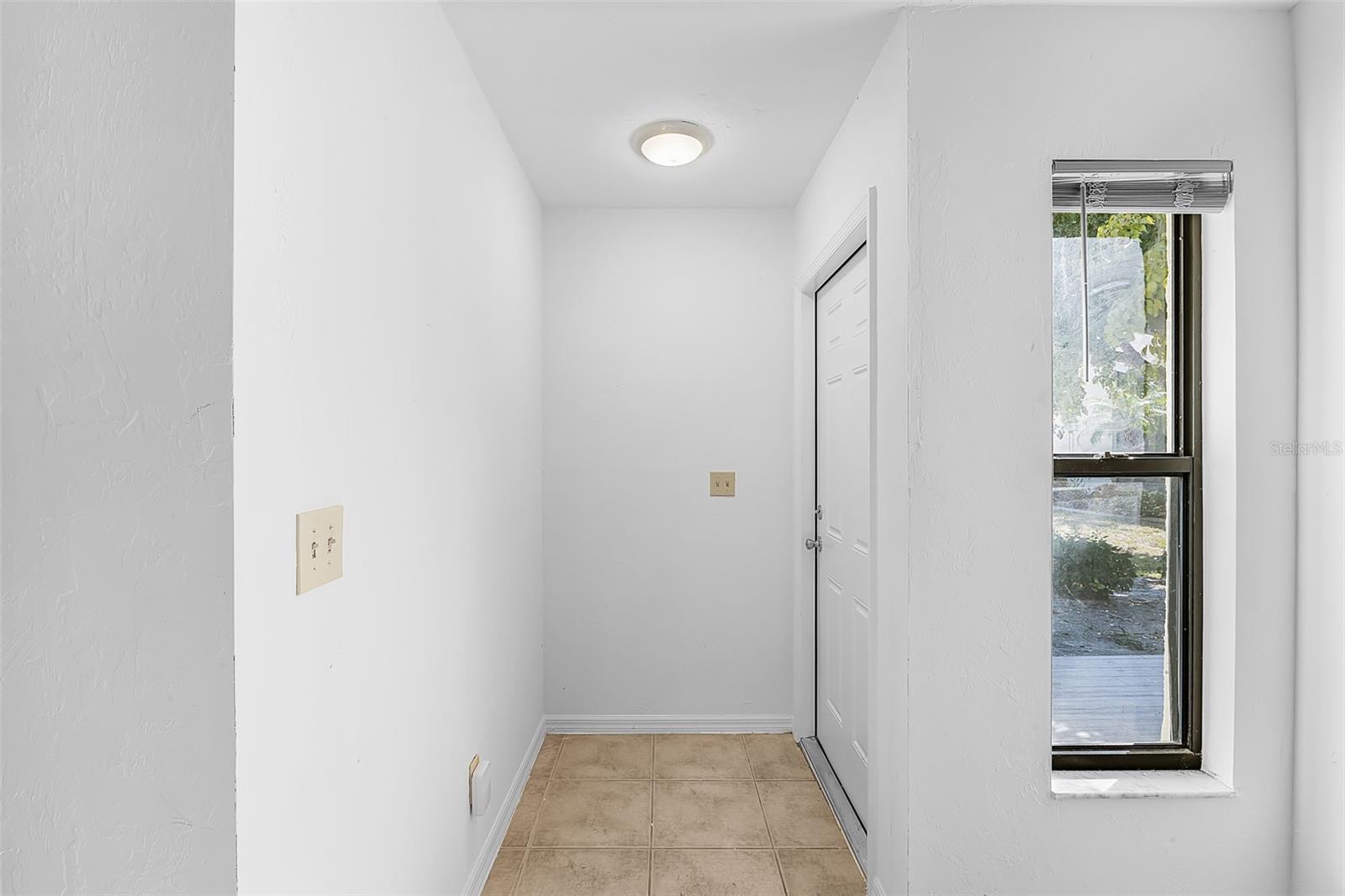 Image 23 of 27 For 1518 Courtyards Lane 199