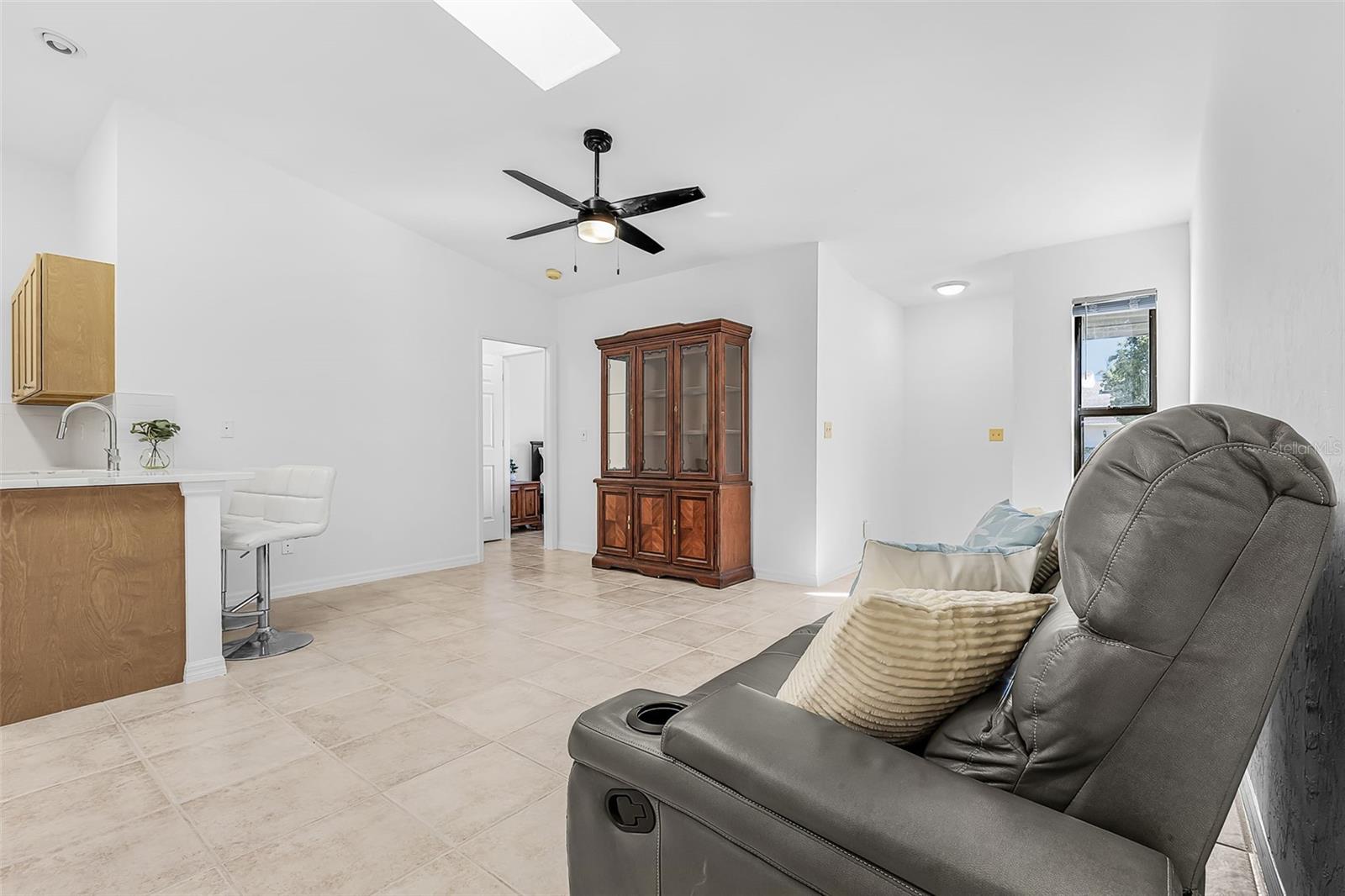 Image 6 of 27 For 1518 Courtyards Lane 199