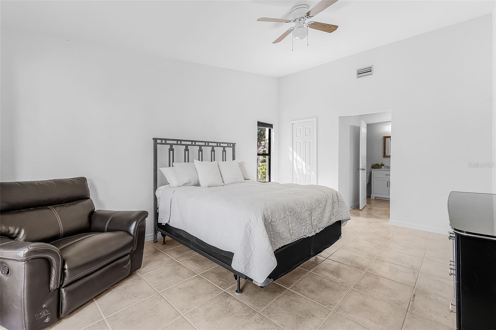 Image 9 of 27 For 1518 Courtyards Lane 199