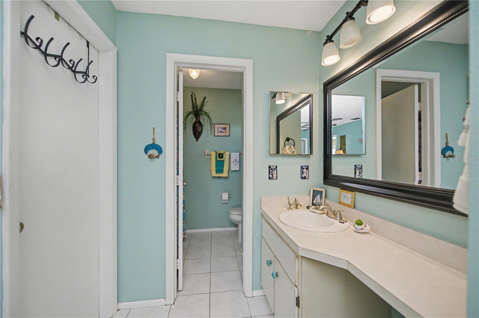 Image 32 of 62 For 242 Annapolis Lane