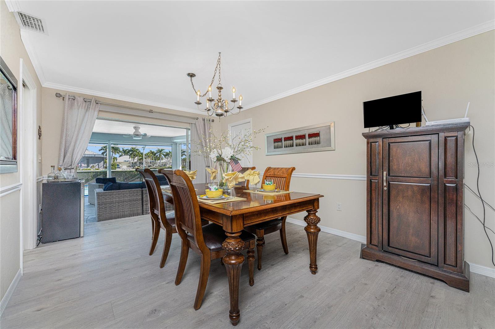 Image 10 of 69 For 946 Messina Dr