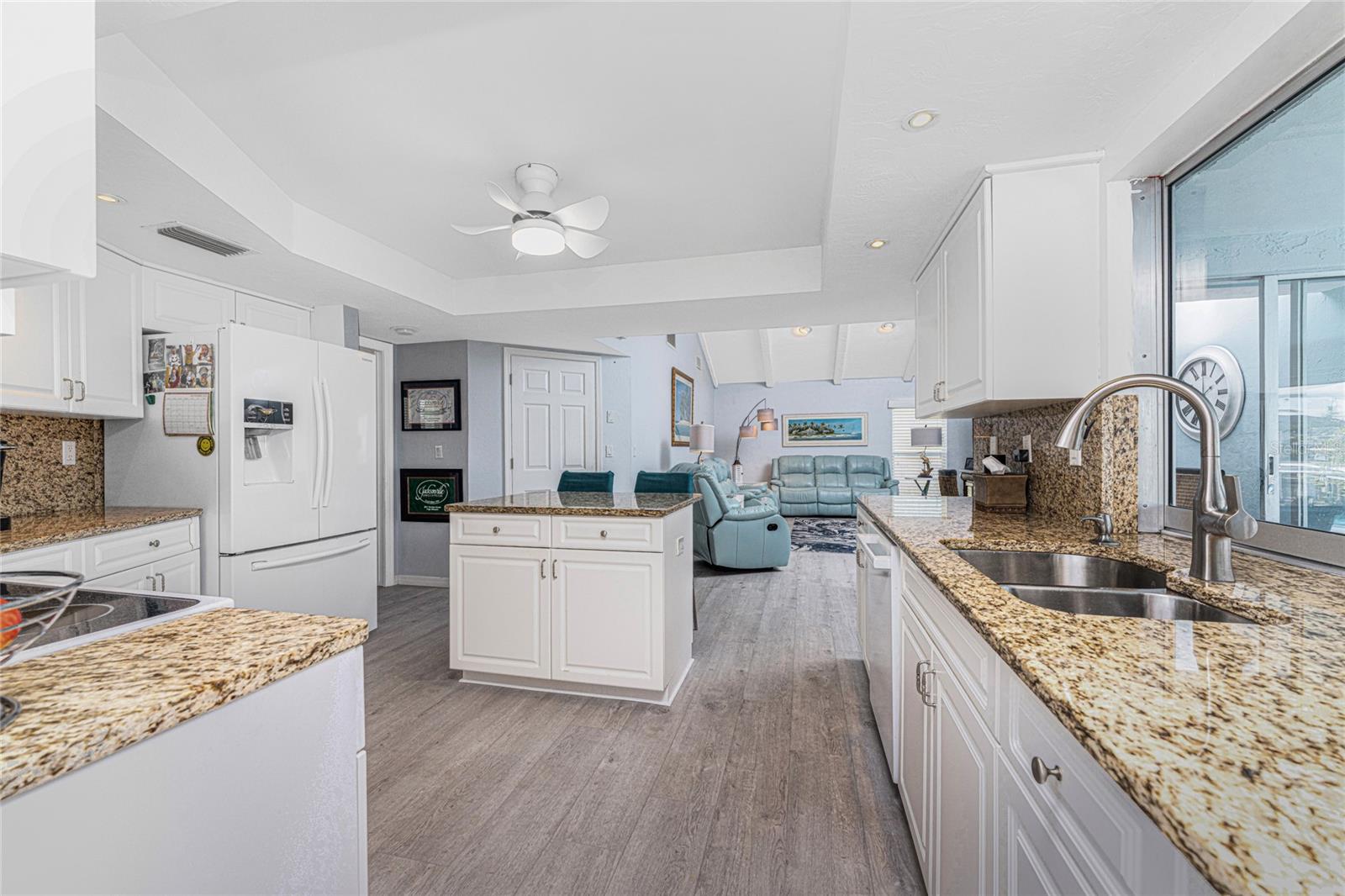 Image 12 of 69 For 946 Messina Dr