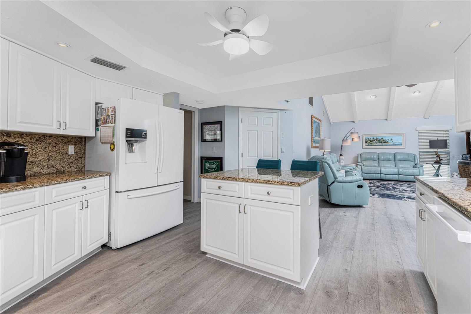 Image 13 of 69 For 946 Messina Dr