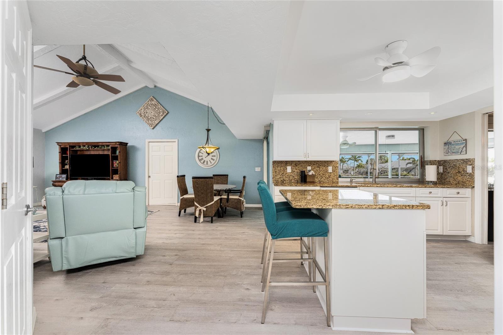 Image 22 of 69 For 946 Messina Dr