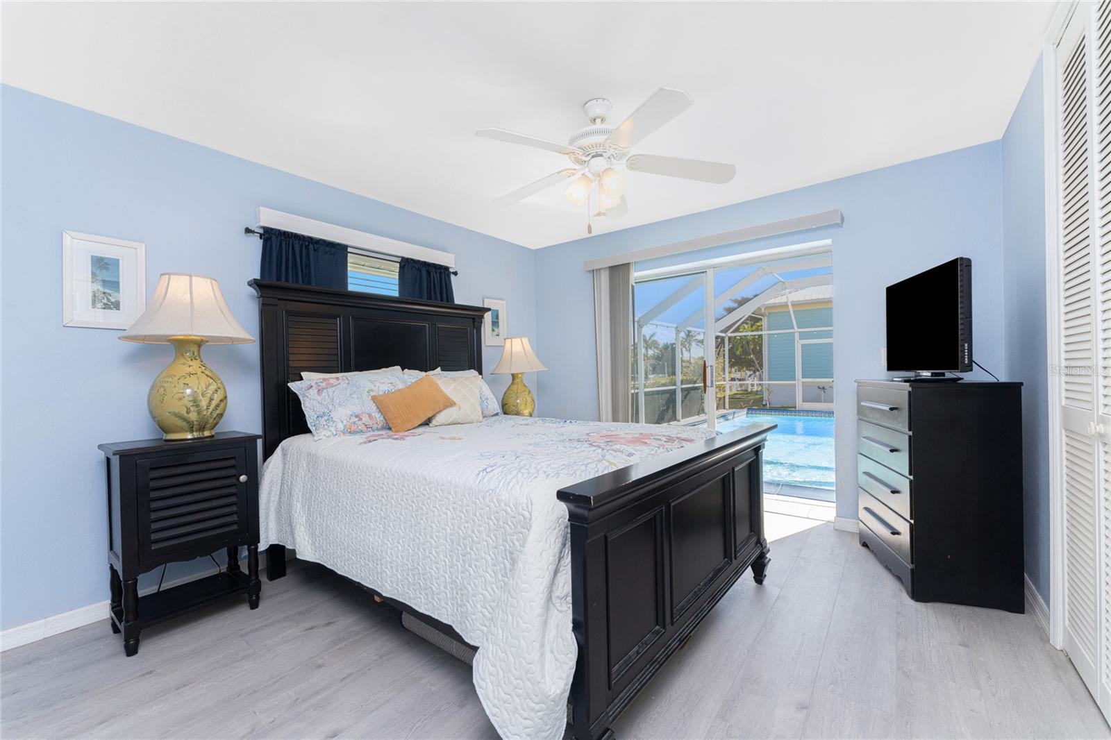 Image 27 of 69 For 946 Messina Dr