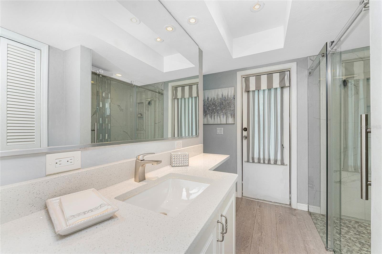 Image 28 of 69 For 946 Messina Dr