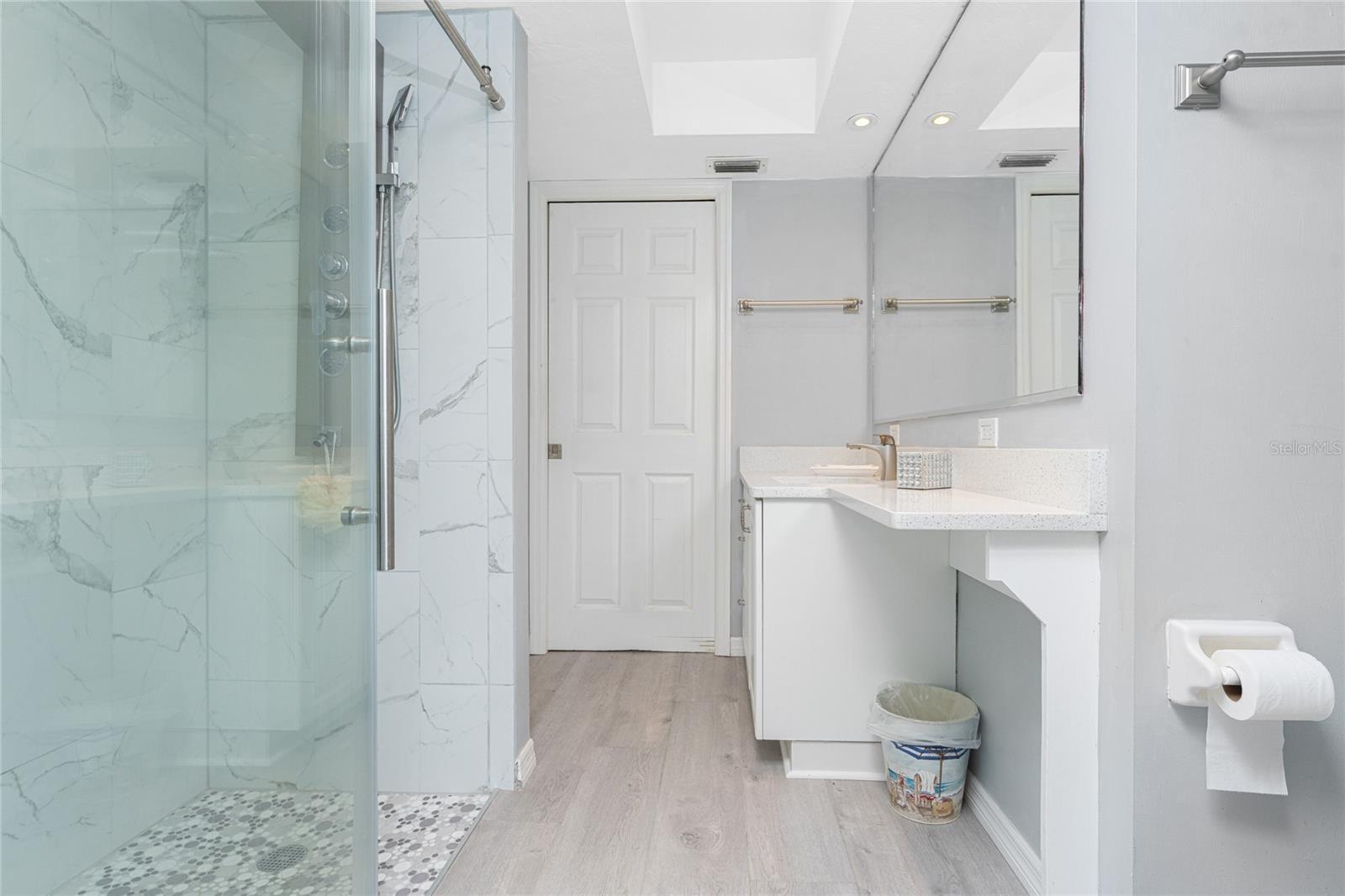 Image 31 of 69 For 946 Messina Dr