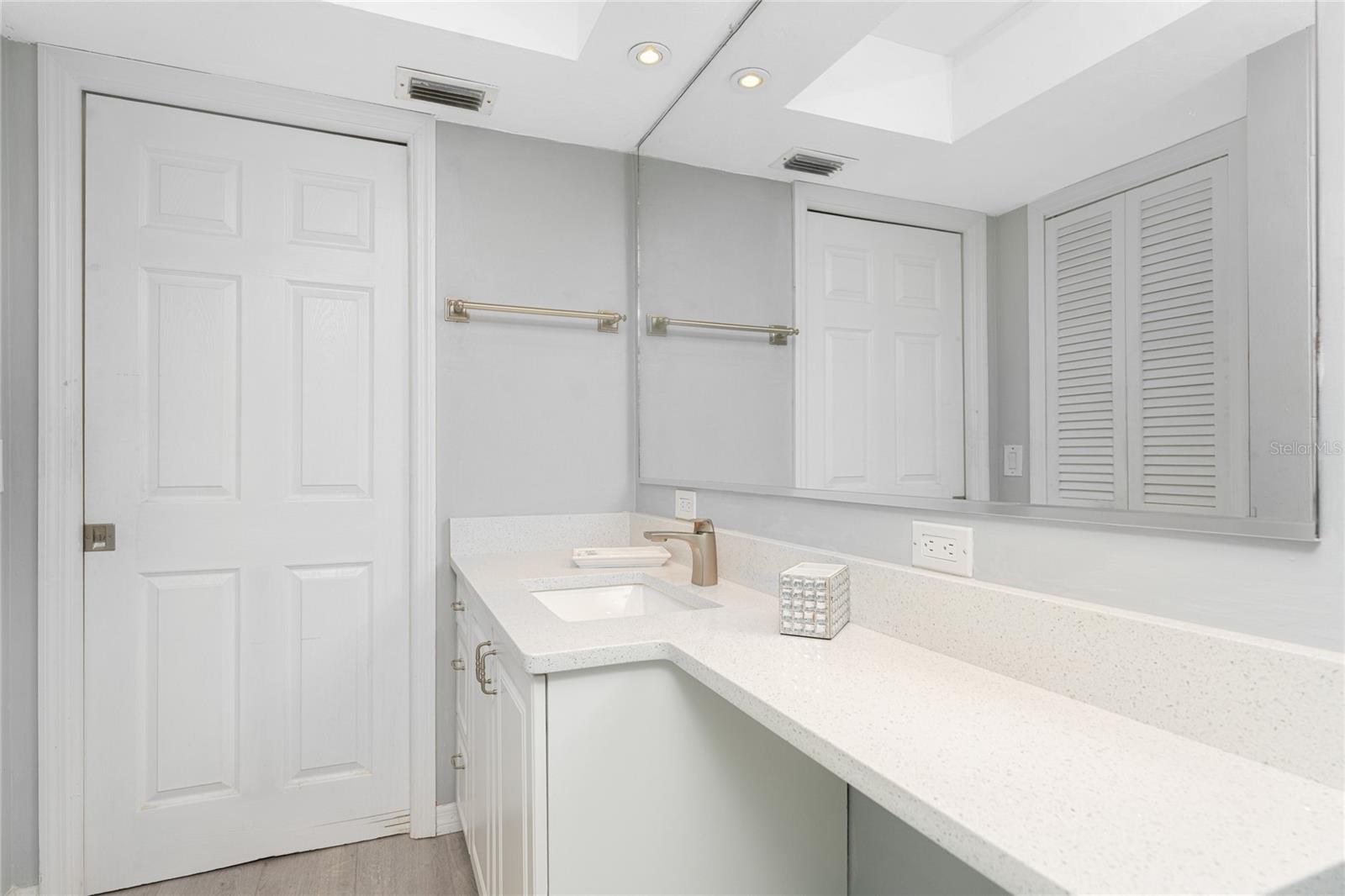 Image 32 of 69 For 946 Messina Dr