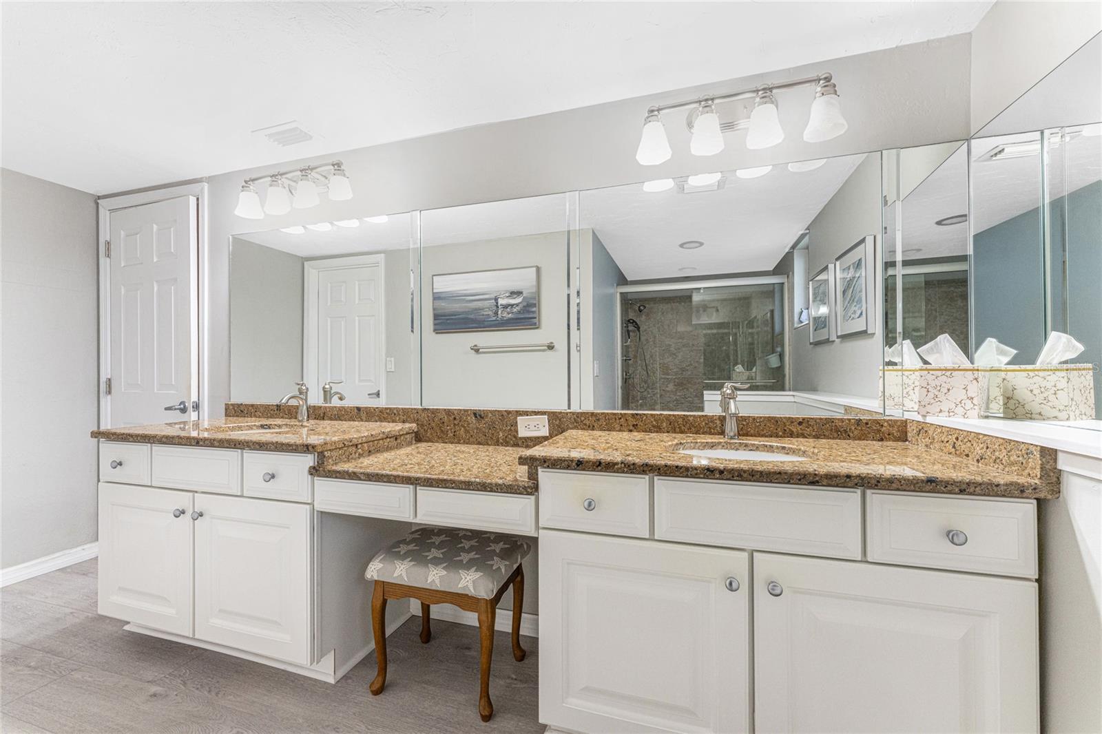 Image 35 of 69 For 946 Messina Dr